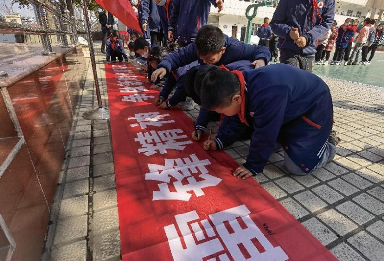 学雷锋签名活动2.png.png